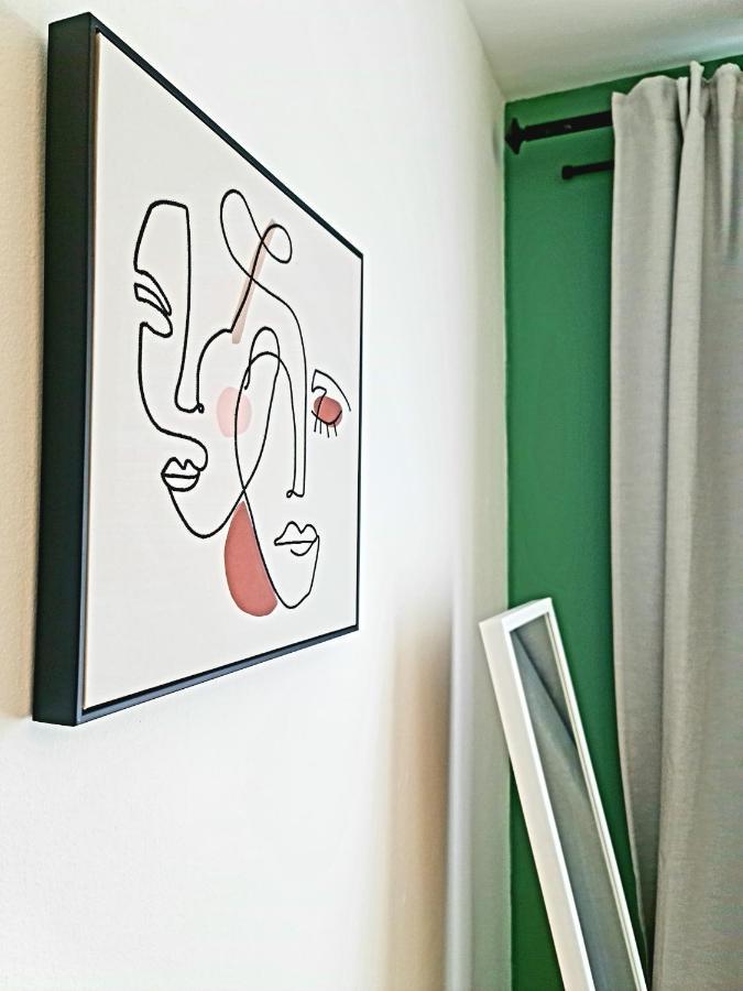 Elegant 1-Bedroom Apartment In Camden Town ロンドン エクステリア 写真